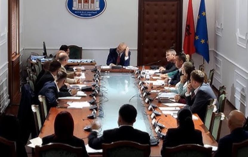 Vakancat në KAS, debate te “Ligjet”, PD akuza Begajt: S’ka as mundësi ta kryejë detyrën