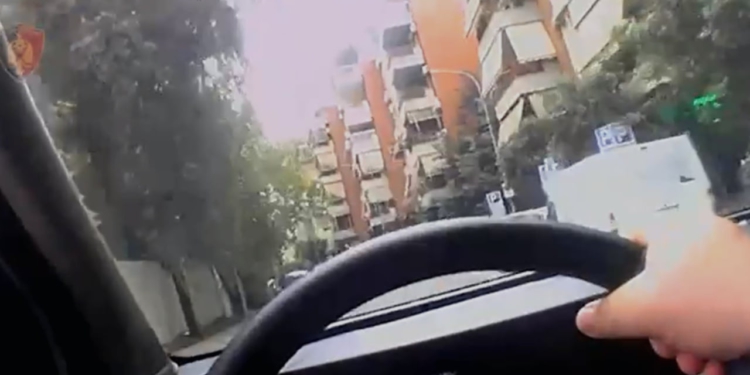 Përplasi 9 makina dhe rrezikoi jetën e qytetarëve në Tiranë, kush është 31 vjeçari me precedentë të forta kriminale