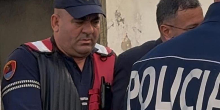 ‘Më ishte krijuar bindja se isha prokuror i SPAK-ut! Nuk kam dëmtuar asnjë..’, Gjykata e Sarandës lë në burg 49-vjeçarin