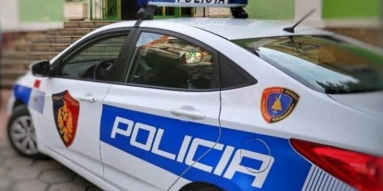 Plagosja tek mbikalimi i Rinasit, policia sekuestron makinën që u larguan autorët. Po verifikohet..