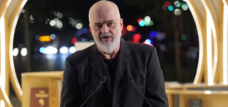 Rama flet për ndeshjen me Serbinë në një takim me arkitektë: Shpresoj që t’i sillni fat kombëtares shqiptare