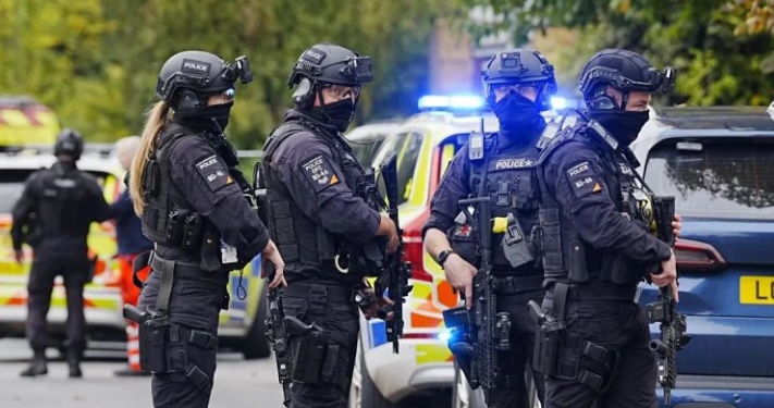 Sulmi ndaj sinagogës në Manchester – Dy nga viktimat dyshohet se u qëlluan aksidentalisht nga policia britanike