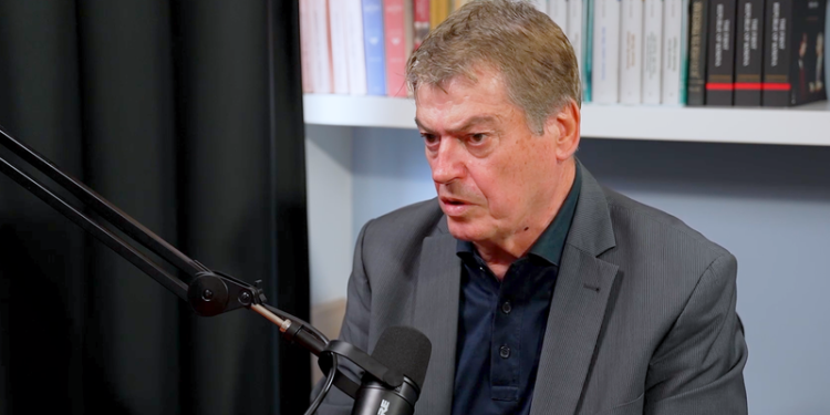 Një identikit për kandidatin e Tiranës dhe analiza e ngjarjeve politike/ Ish-presidenti Topi: Gara, një betejë për të ringritur opozitën