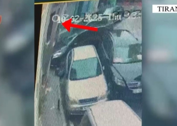 VIDEO/ Vodhi në lokal çantën plot me euro të një klienti dhe e fshehu në një rrugicë, arrestohet “skifteri” në Tiranë