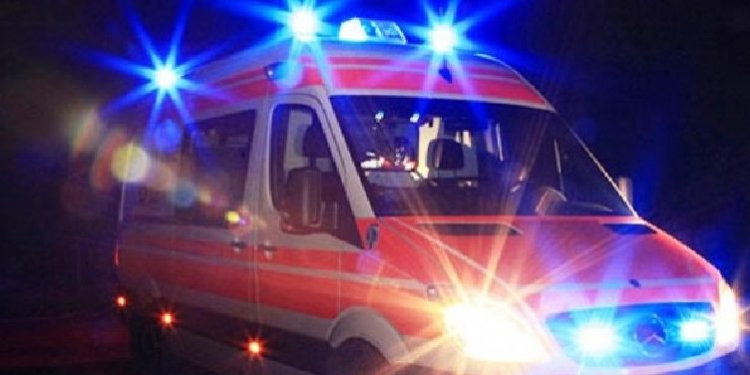 Fier, sherr për parkimin e mjetit/ Plagoset me thikë 33-vjeçari, shpallet në kërkim autori
