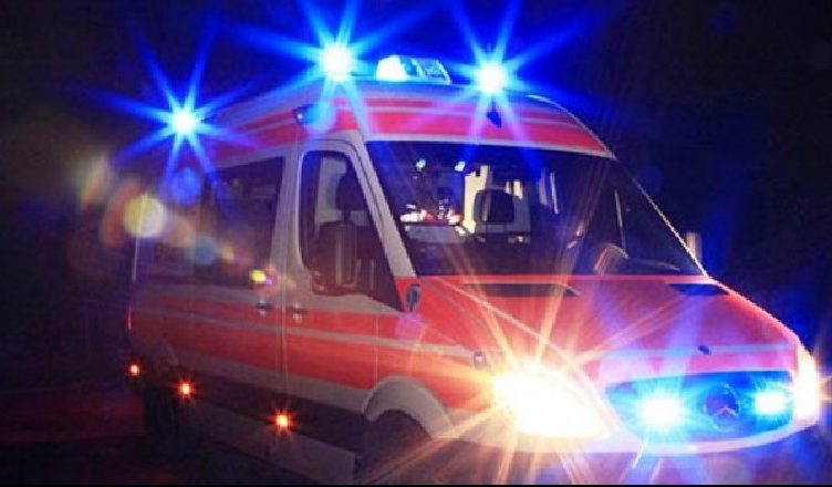 Fier, sherr për parkimin e mjetit/ Plagoset me thikë 33-vjeçari, shpallet në kërkim autori