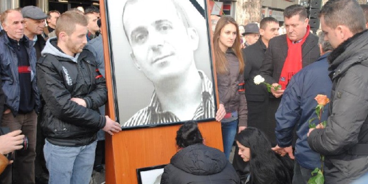 “Është bërë masakër me provat”, avokati: Vrasja e Aleks Nikës nuk ka qenë nga pakujdesia
