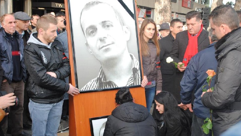 “Është bërë masakër me provat”, avokati: Vrasja e Aleks Nikës nuk ka qenë nga pakujdesia
