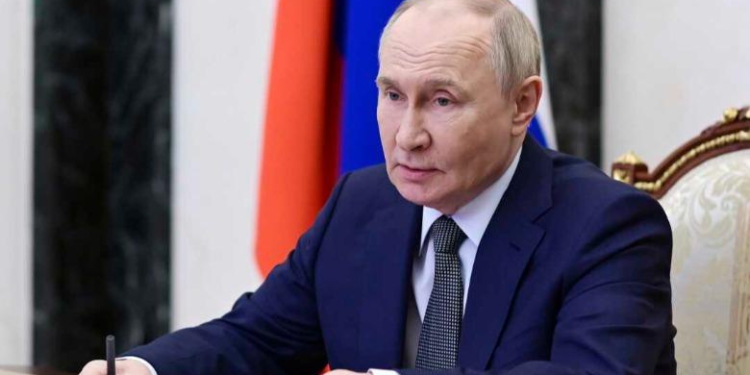 Putin, kërcënime dhe ironi mbi negociatat. Si po përgatitet “cari” për të dërguarin e Trump