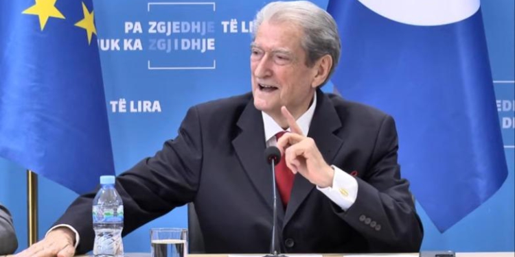 Propozimi “radikal” në mbledhjen e PD: Deputetët të hyjnë në grevë urie, bashkë me familjarët e tyre
