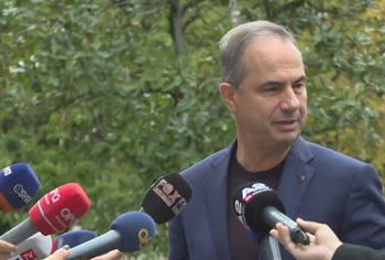 Deputetët e PD asnjë fjalë për zgjedhjet, kyçin gojën dhe për vendimet e Grupit