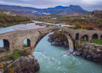 FOTO / Gonxhja: Urat e restauruara, monumente kulture që përballuan motin e keq pa pësuar dëme