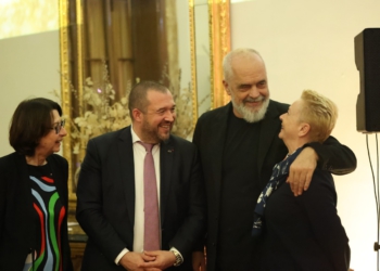 “Diplomacia e shijes”, Tirana pret ish-shefin e “Élysée”, Rama dhe AIDA promovojnë gastronominë shqiptare