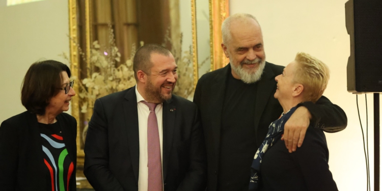 “Diplomacia e shijes”, Tirana pret ish-shefin e “Élysée”, Rama dhe AIDA promovojnë gastronominë shqiptare