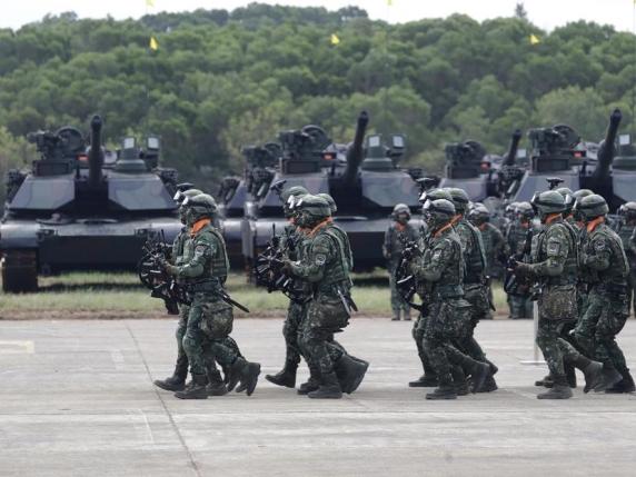 Tajvani frikësohet nga një sulm i mundshëm kinez, nis plani gjigant i investimeve në raketa dhe armë