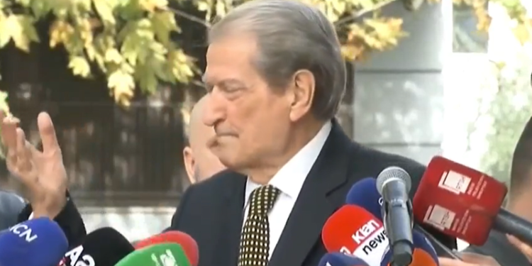 “Pse u fshinë serverat e 21 Janarit?”, Berisha ‘ia ngec’ Gardës: Ç’punë ka Kryeministria?!