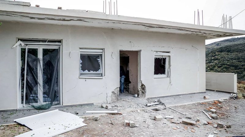 “Merre dhuratën, s’e di a do jem gjallë”/ 3 të vrarë dhe mbi 10 të plagosur, si u shndërrua përpjekja për faljen e gjaqeve në skenë lufte në Kretë