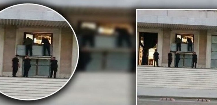 PD ka njoftuar protestë ditën e hënë, dyert e Kryeministrisë vishen me mburoja metalike