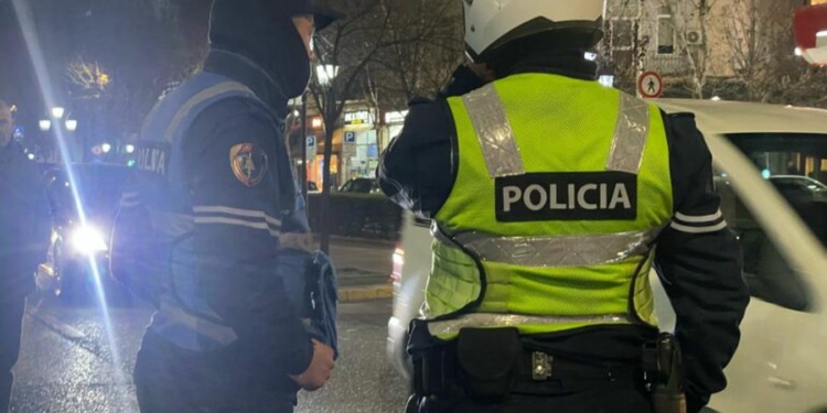 Grabitje si në filma te rruga Bardhyl, 35-vjeçari përplas dy automjete gjatë arratisjes me makinën e vjedhur