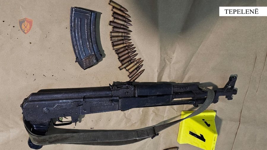 Kanosi me kallashnikov bashkëfshatarin, arrestohet një javë më pas 42-vjeçari në Tepelenë