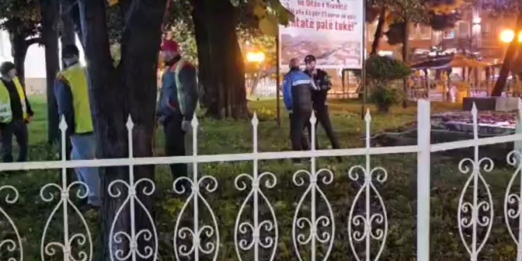Policia ndërhyn në Shkodër, hiqet tabela e Myftinisë përballë pallatit që po ngrihet në qendër