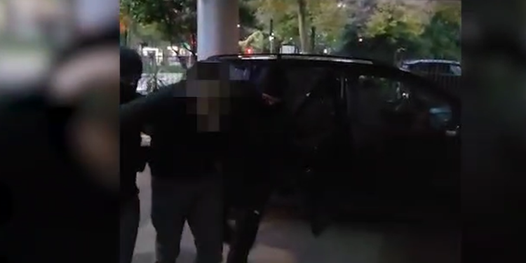Me profilin e një banke iu vodhi miliona qytetarëve, arrestohet 21-vjeçari nga Laçi