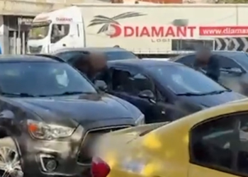 Momenti kur arrestohen dy kushërinjtë në Tiranë, u kapën me 2.2 kg kokainë (VIDEO)