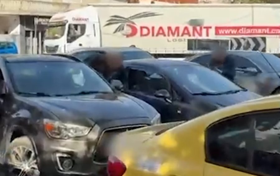 Momenti kur arrestohen dy kushërinjtë në Tiranë, u kapën me 2.2 kg kokainë (VIDEO)