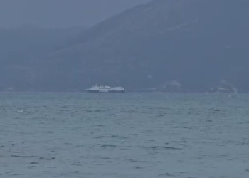 Trageti i linjës Vlorë-Brindisi del në det për të shmangur përplasjet në kalatën e portit