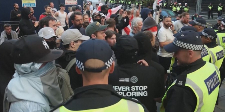 “Luftë” kundër emigrantëve, cili është modeli danez i azilit që frymëzoi reformën e Anglisë?