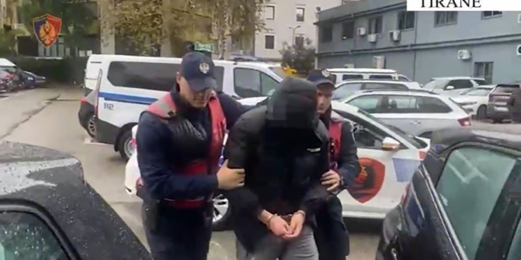 Shiste kokainë dhe kanabis tek “Ish-parku i autobusëve”, arrestohet i riu në Tiranë