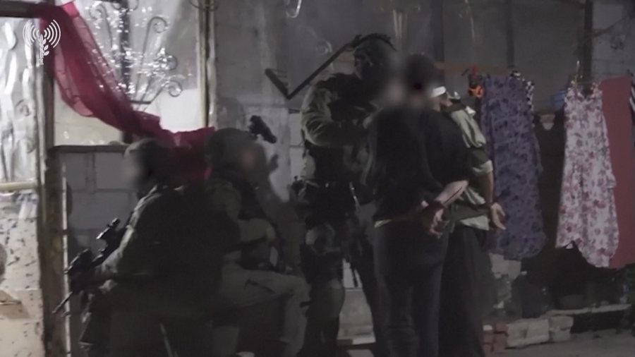 “Largohuni, po kryeni krime lufte!” Izraeli vret 13 sirianë, shumica gra dhe fëmijë