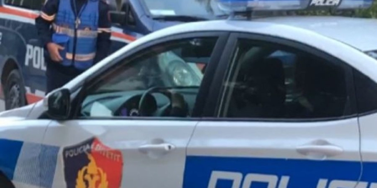 U zbulua gjatë kontrollit rutinë, arrestohet 18-vjeçari me kokainë në Tiranë
