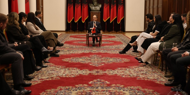 “Jeni ylli shqiptar që shkëlqen kudo!”/ Presidenti Begaj pret aktivistët e diasporës nga 11 shtete të SHBA