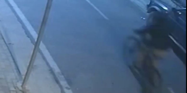 VIDEO / Tritoli në vilën e Xhelal Mziut, dalin pamjet e autorit me biçikletë, dyshohet edhe për…