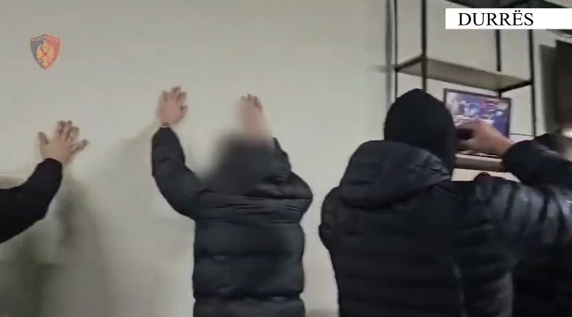 Durrës/ “Çmontohet” rrjeti i shpërndarjes së drogës pranë shkollave, 12 të arrestuar (VIDEO)