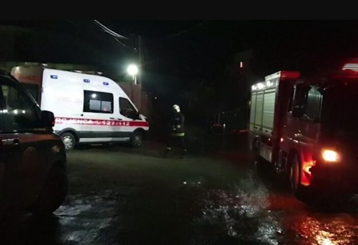 Zjarr në një banesë në Memaliaj, shpërthen bombola e gazit