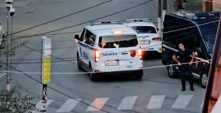 U gjet e pajetë në lumin Shkumbin, policia identifikon viktimën: 55-vjeçarja ishte larguar nga një qendër sociale dhe…