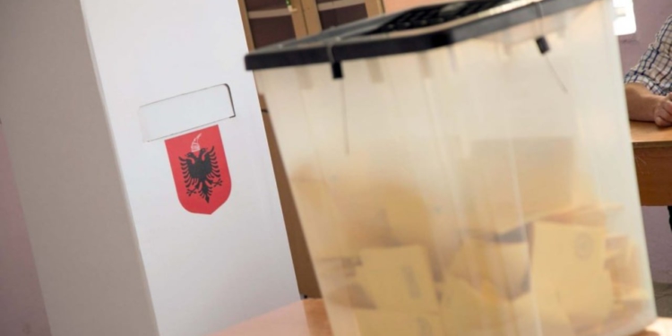 Dokument i falsifikuar, si u konstatua në zgjedhjet e 11 majit? Punonjësja e KQZ-së: Nuk mbaj mend…