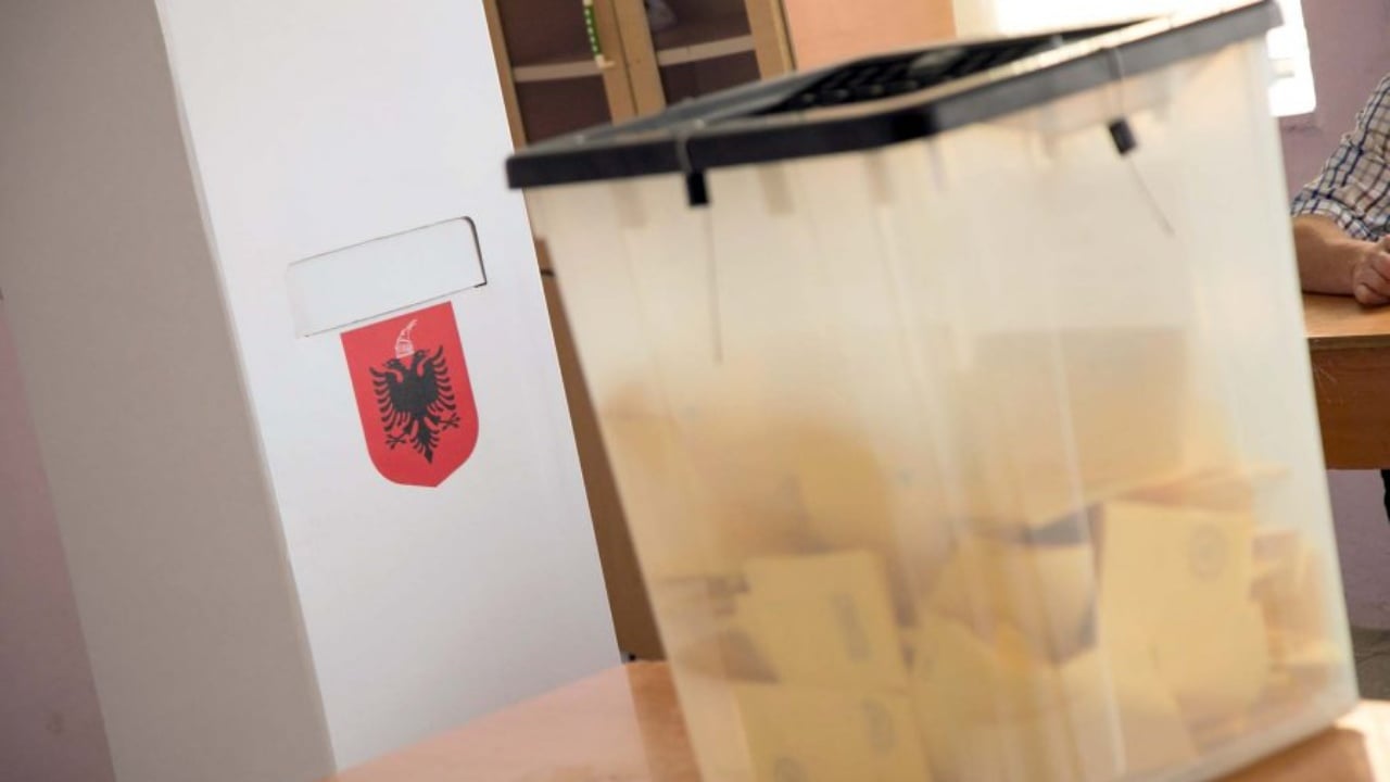 Dokument i falsifikuar, si u konstatua në zgjedhjet e 11 majit? Punonjësja e KQZ-së: Nuk mbaj mend…