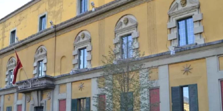 Ministria e Bujqësisë urdhëron audit në AZHBR! Detaje të reja nga projekti që aplikoi babai dhe ia firmosi e bija inspektore