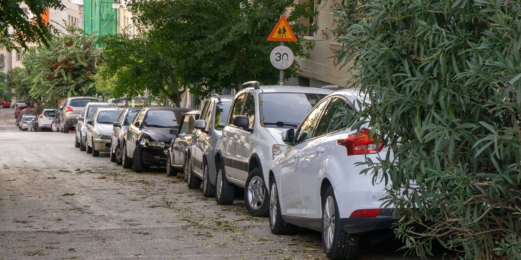Mijëra vende të parkimit publik rrezikohen të hiqen, ja në cilin qytet do të zbatohet