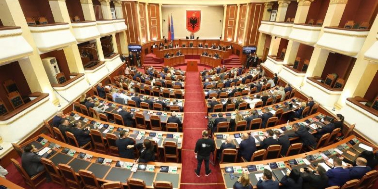 Rregullat e Evropës/ Etikë e re në administratë e politikë, drafti: Drejtorët e ministrat të tregojnë me kë komunikojnë