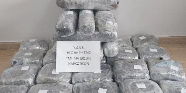 Tentuan ta kalonin drejt Greqisë, arrestohen me 47 kg kanabis dy shqiptarë në Igumenicë