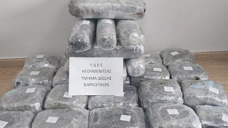 Tentuan ta kalonin drejt Greqisë, arrestohen me 47 kg kanabis dy shqiptarë në Igumenicë