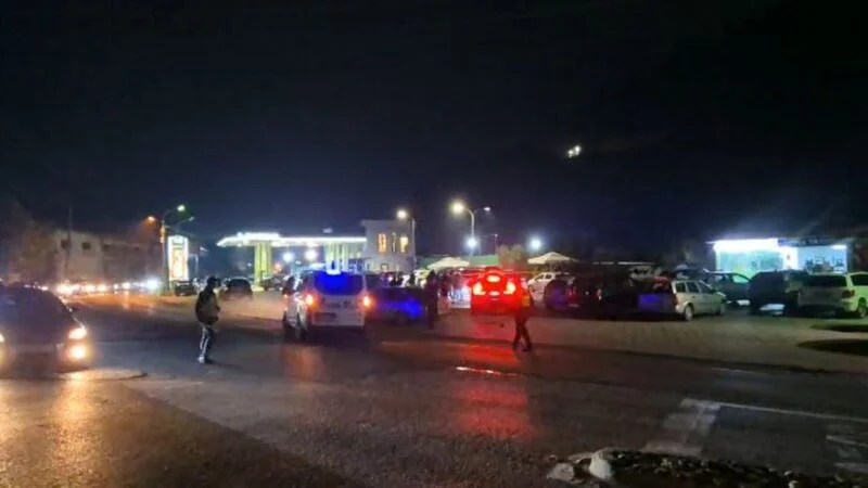 Vrasja e biznesmenit në Elbasan, momenti kur familjarët e viktimës mbërrijnë në vendngjarje