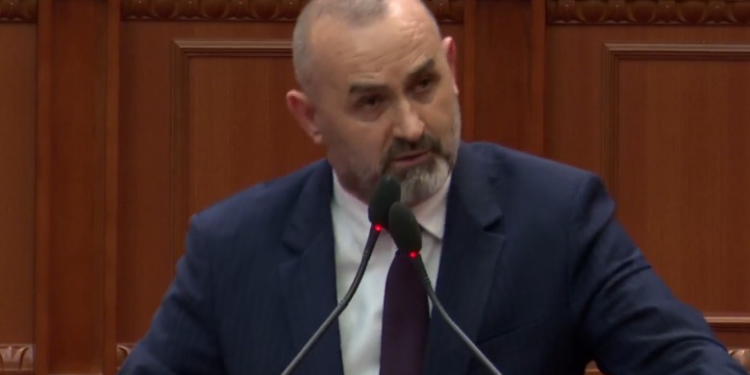 “Kur shkoni te njerëzit për të nxjerrë foto në FB, mos shkoni me veshje 5000-6000 € se është gjynah”-Apeli i Ulsi Manjës për deputetët e PD