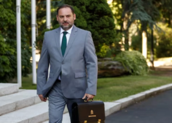 “Mund të arratiset”/ Akuzat për korrupsion, Gjykata Supreme e Spanjës lë në paraburgim ish-ministrin. Rrezikon burgun me..