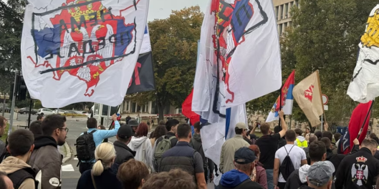 Parullat shoviniste në Serbi: Shqiptarët fyhen njëlloj nga përkrahësit dhe kundërshtarët e pushtetit