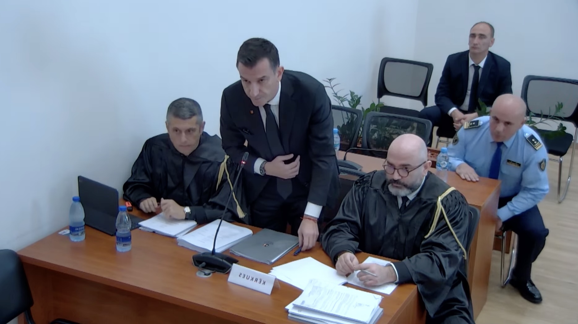 “Veliaj i pafajshëm, s’ka pse jep dorëheqjen, Kushtetuesja veproi e pavarur”